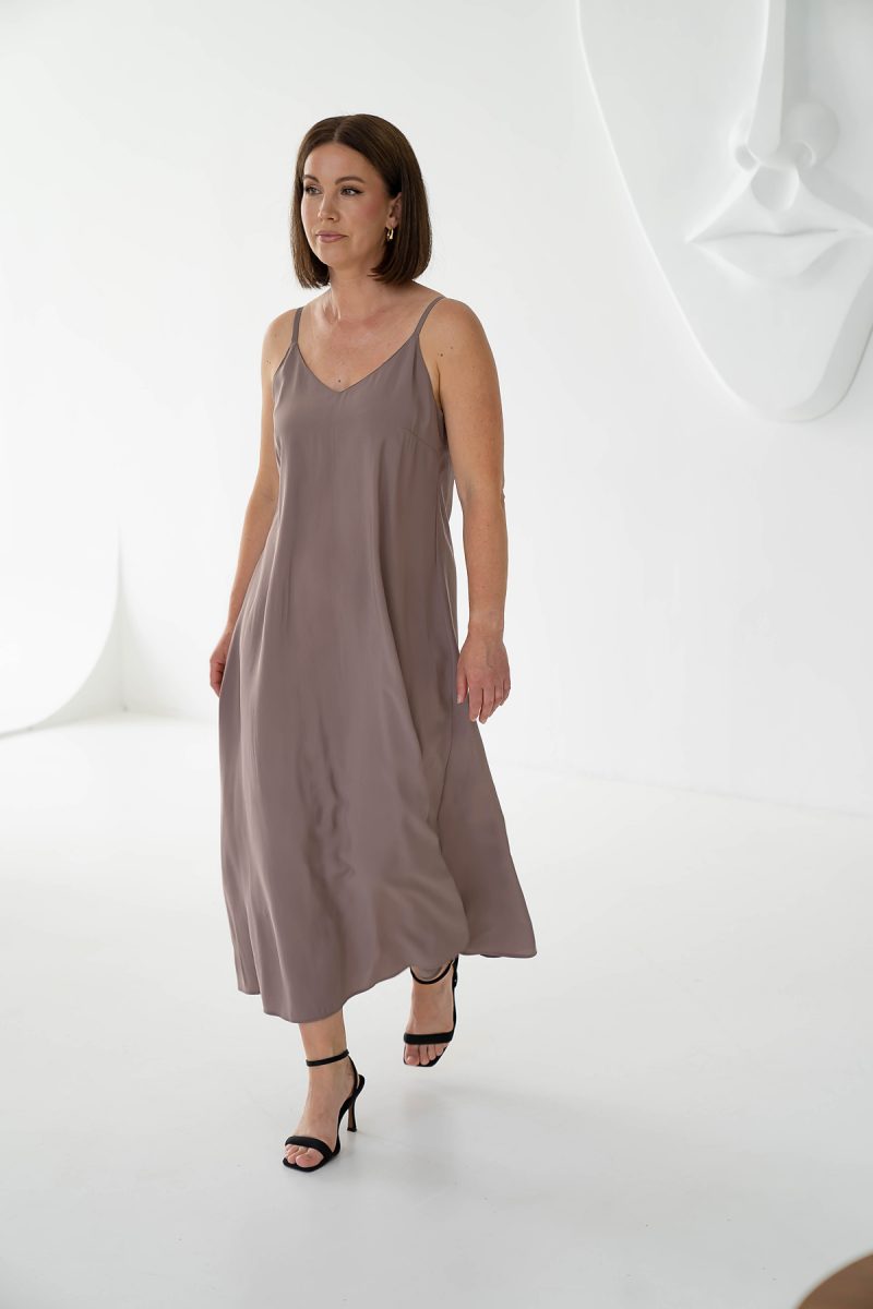 Slip kleita Adelina-kapučino
