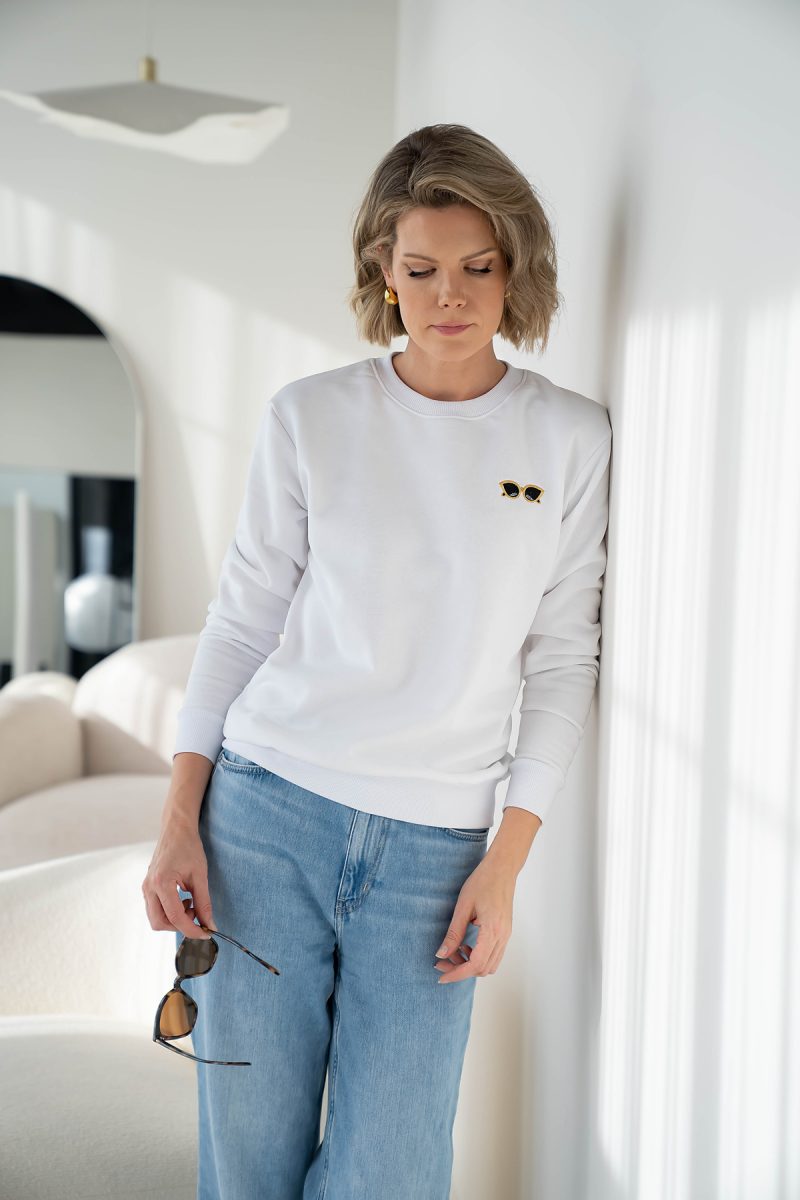 Sweater with sunglasses - Image 4